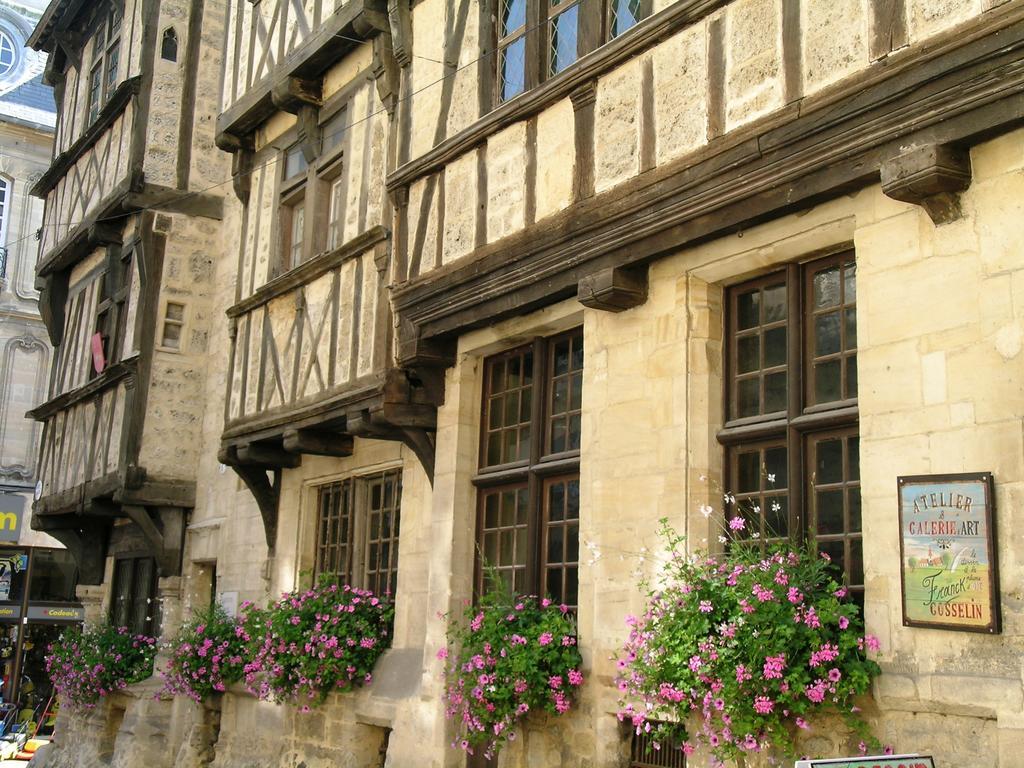 Bed and Breakfast Logis Les Remparts à Bayeux Extérieur photo